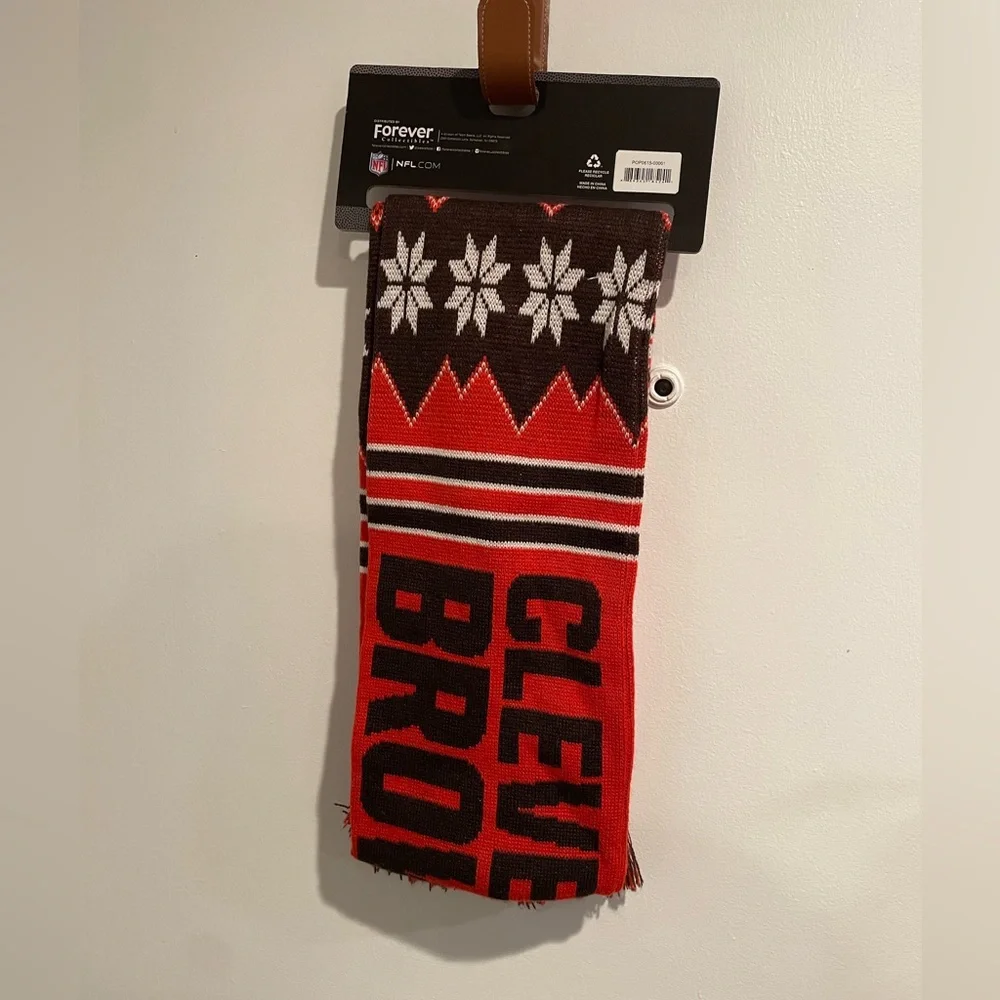CLEVELAND BROWNS MEN’S NFL SCARF!